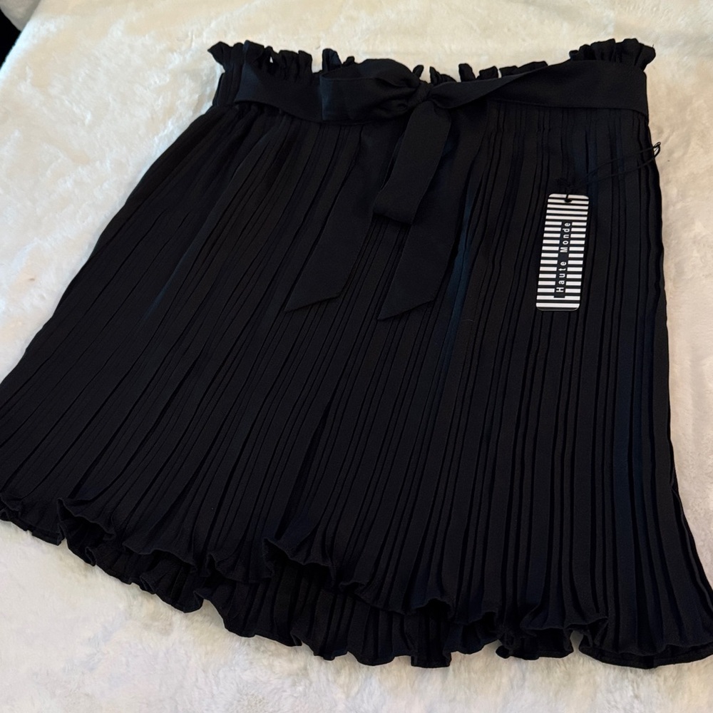 Haute Monde Black Crimped Flowy Mini Skirt w/ Tie Belt - Picture 16 of 16